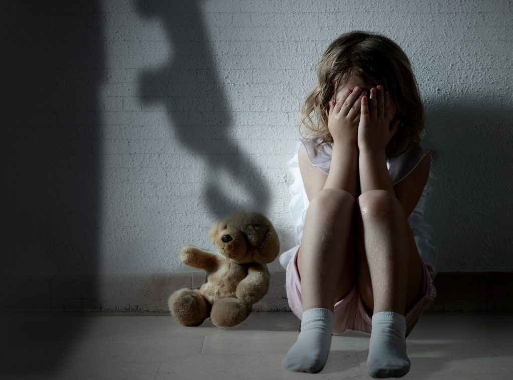 Ceará registra média de 430 denúncias de violência física contra crianças por mês