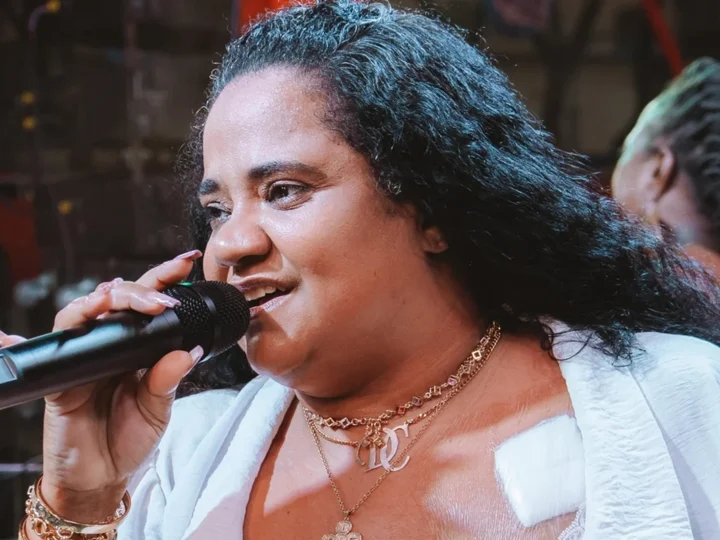 Cantora Débora Cruz, sobrinha de Arlindo Cruz, morre aos 45 anos no Rio de Janeiro