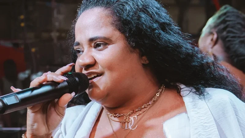 Cantora Débora Cruz, sobrinha de Arlindo Cruz, morre aos 45 anos no Rio de Janeiro