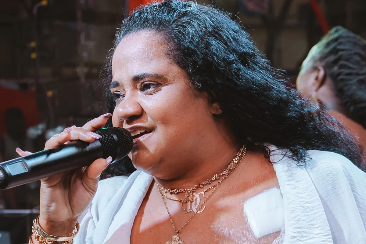 Cantora Débora Cruz, sobrinha de Arlindo Cruz, morre aos 45 anos no Rio de Janeiro