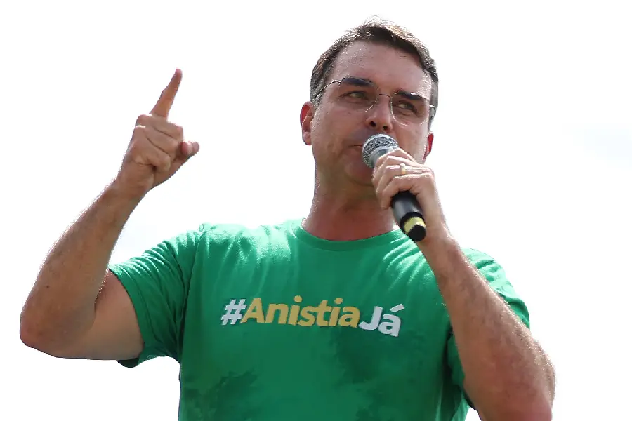 PL oficializa candidatura de Flávio Bolsonaro à Presidência da República